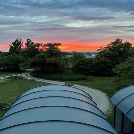 Ruhig & Idyllisch - Schloss - Maisonette-apartment Ulrichshusen Mit Dachterrrasse, Mecklenburger Seenplatte Mit Dachterrasse, Naehe Ostsee Lelkendorf