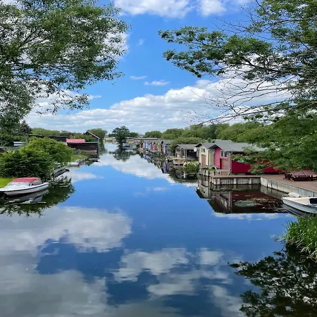 شقة Ruhig & Idyllisch - Schloss - Maisonette-apartment Ulrichshusen Mit Dachterrrasse, Mecklenburger Seenplatte Mit Dachterrasse, Naehe Ostsee