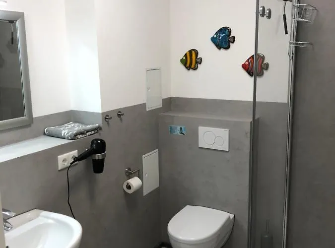 Ruhig & Idyllisch - Schloss - Maisonette-apartment Ulrichshusen Mit Dachterrrasse, Mecklenburger Seenplatte Mit Dachterrasse, Naehe Ostsee